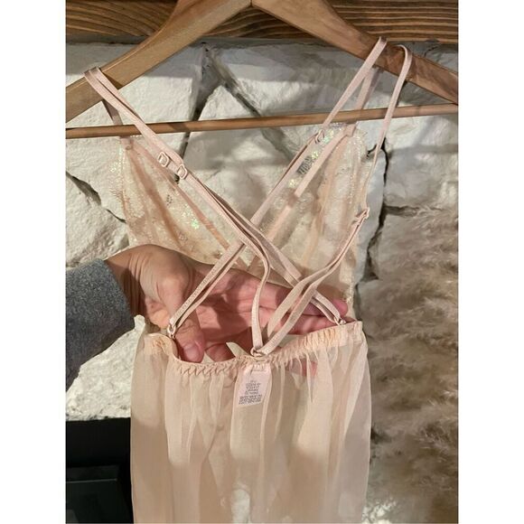 Victoria's Secret Womens Blush Pink Iridescent Chantilly Lace Babydoll Small - Picture 2 of 6